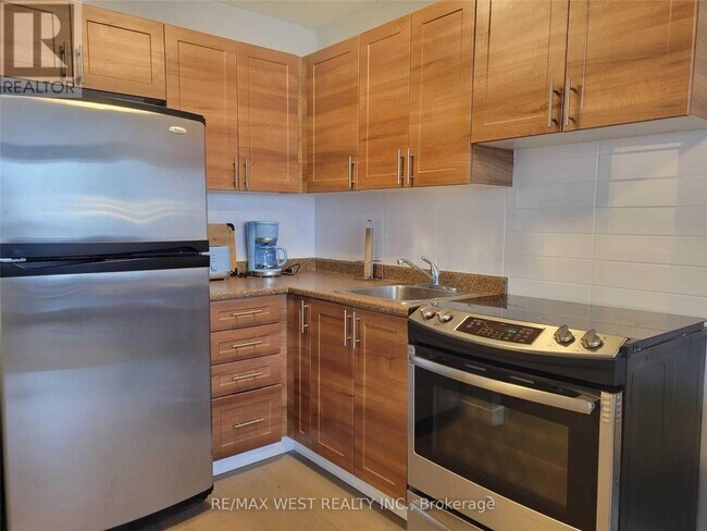 Photo - 354 Marlee Ave