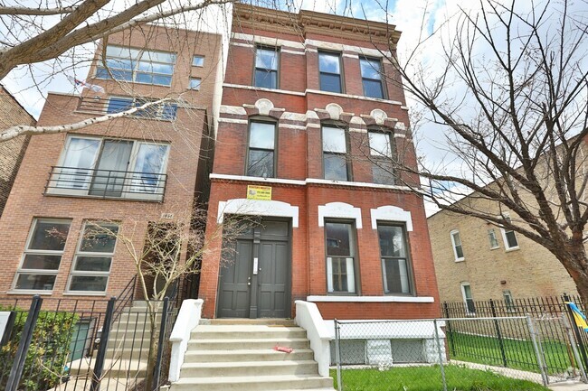Building Photo - 1Bed Plus Office in Wicker Park!  Dishwash... Unit 2F Rental