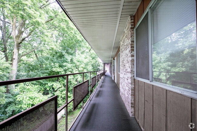 Exterior Hallway - 417 Washington St Apartments