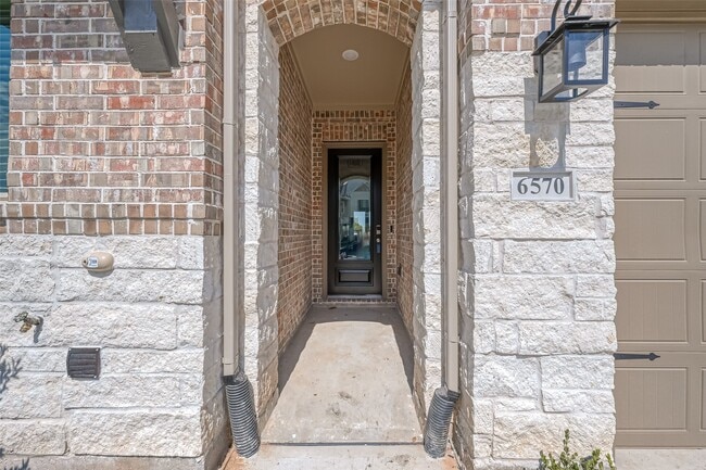 Photo - 6570 Scarlet Pond Ln