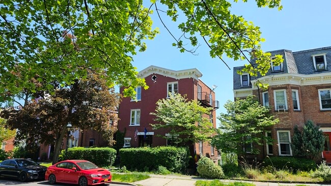 Photo - 176 Montgomery St Unidad 3