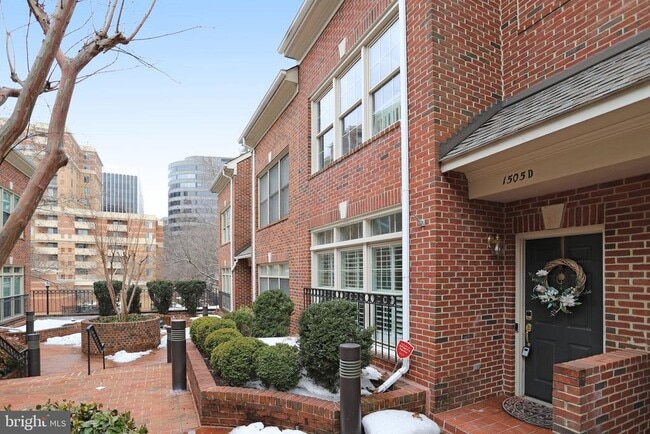 Building Photo - 1505 N Colonial Terrace