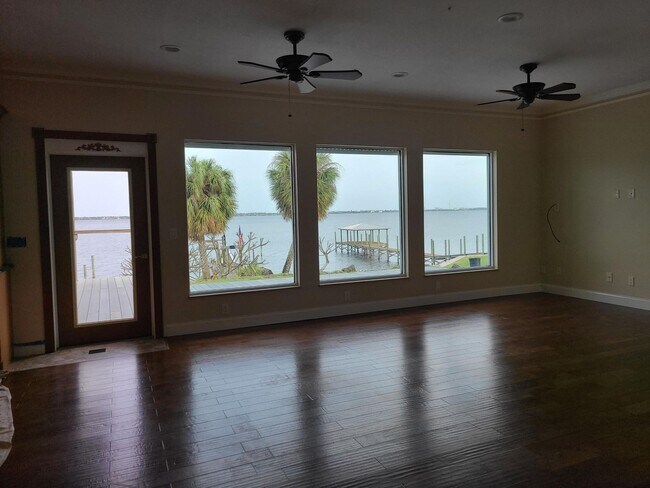 Photo - 2557 Pineapple Ave