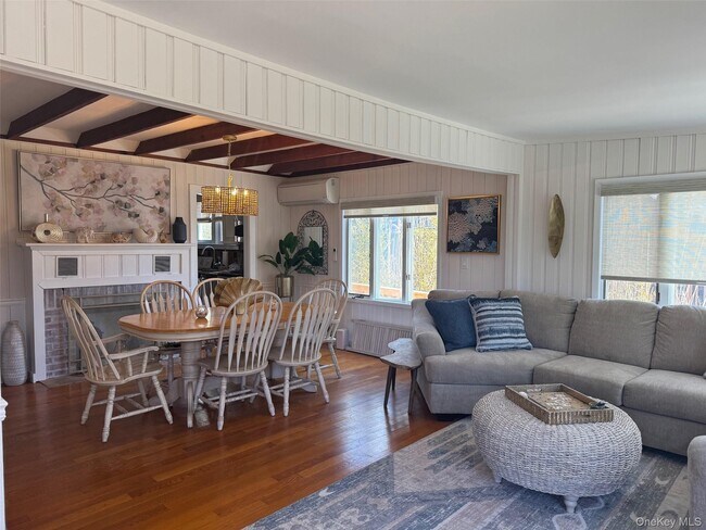 917 Evergreen Walk