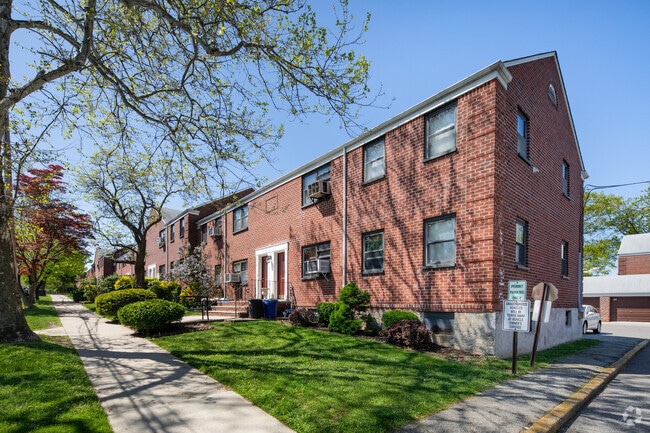 199-08 16th Ave - Clearview Gardens