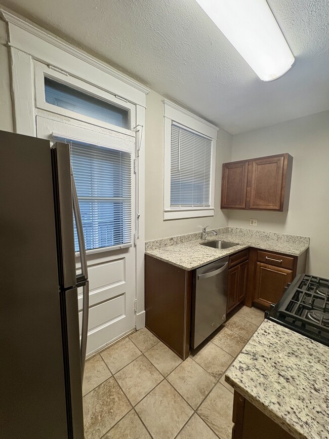 1111-1115 Ray Ave