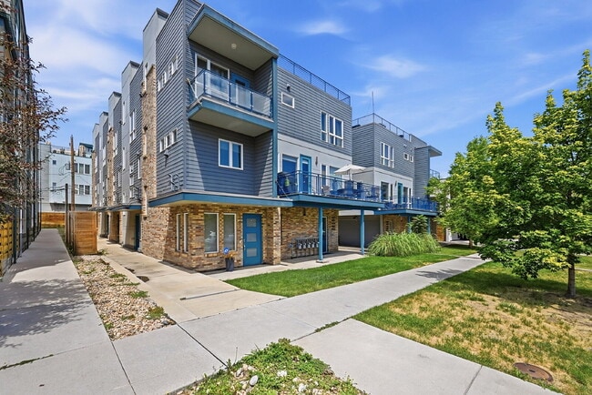 Building Photo - $3,540.95 with $300 off the first month's rent, 2 Beds - 4 Bath, Townhouse in Denver with Cozy Fi...