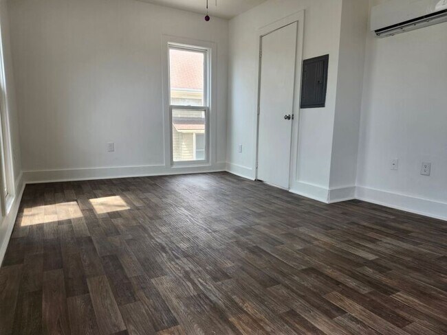 Photo - 517 W Maple Ave