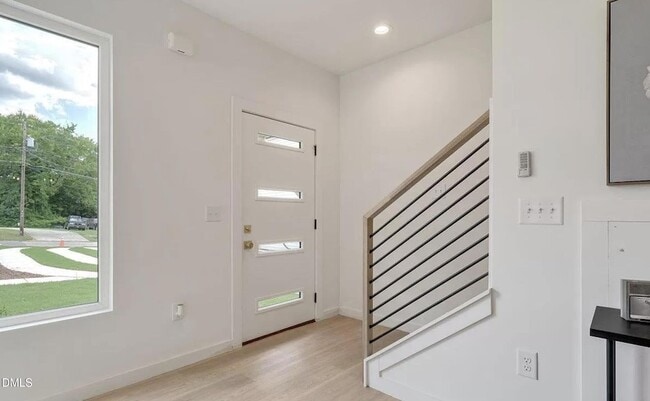 Photo - 502 Commonwealth St