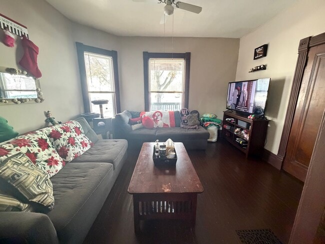 Photo - Spacious Three Bedroom Single Family near John Ball Zoo!