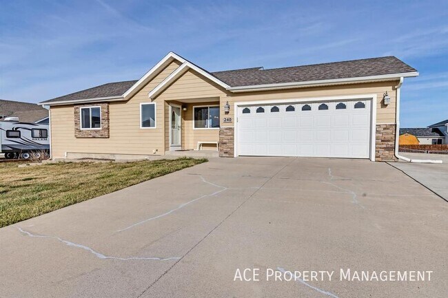 Photo - 240 Grandeur Ln