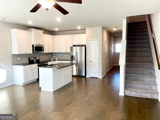 Photo - 3502 Lakeview Crk