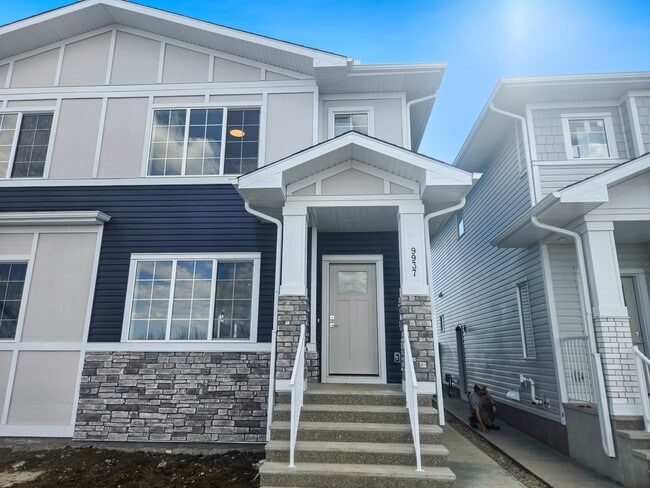 Photo - 9937 Huxbury Dr NE