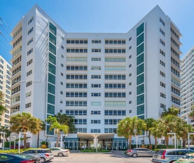 Building Photo - 4925 Collins Ave Unit 2B Rental