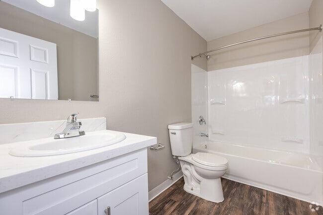 2BR, 1BA - 1,100SF - Bathroom