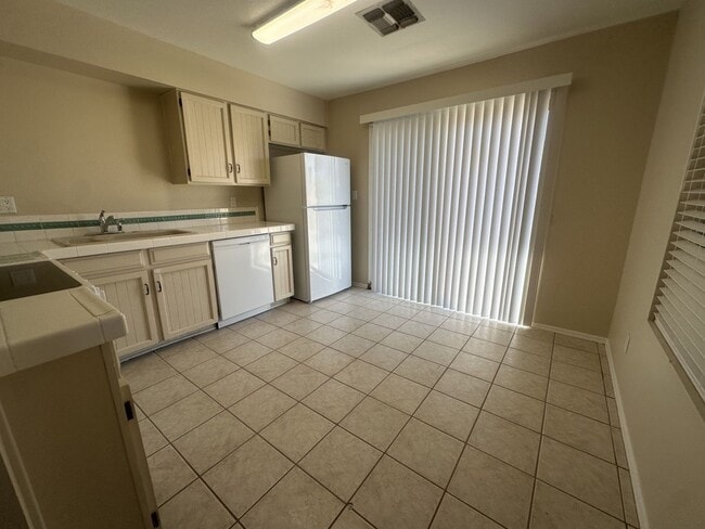 Photo - 1349 E Palmdale Dr