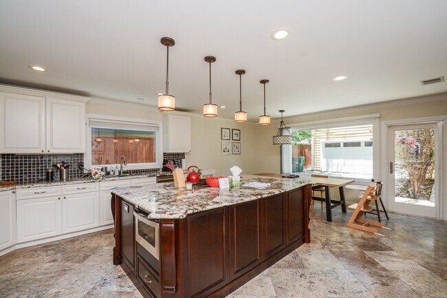 Photo - 9906 Cedardale Dr