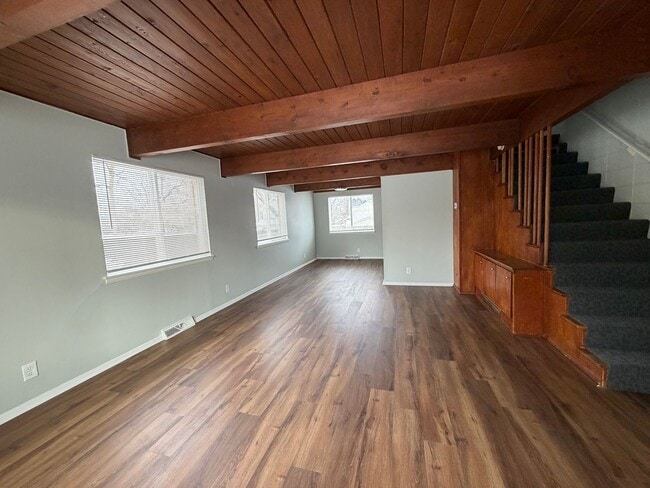Building Photo - Remodeled - Two Bedroom Townhome on the NE Side of Grand Rapids!