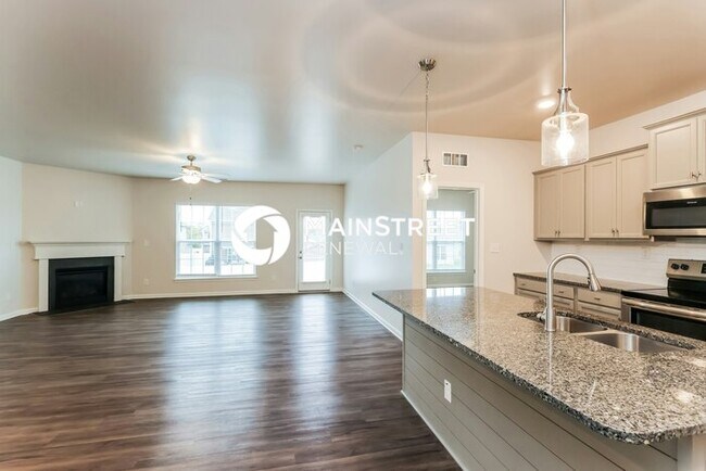 Photo - 3 Bedroom Pet-Friendly Home in LOUISVILLE, KY with Main Street Renewal