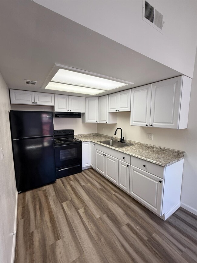 Building Photo - 5965 E Shields Ave Rental