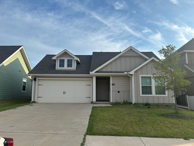 Building Photo - 3 Bedroom 2 Bath Rental