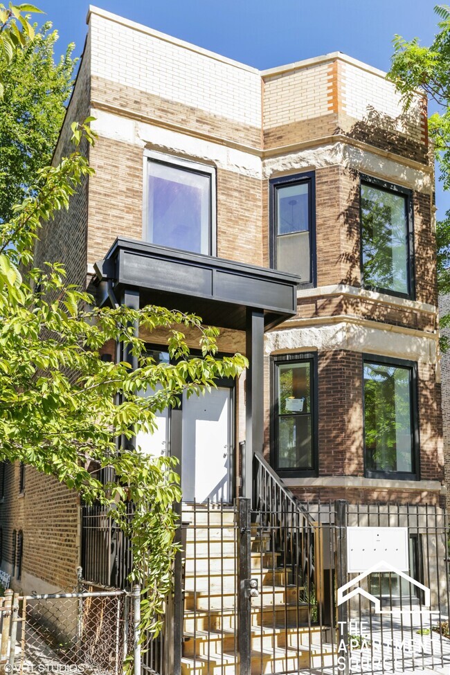 Building Photo - 2648 W Augusta Blvd Unit 2F Rental