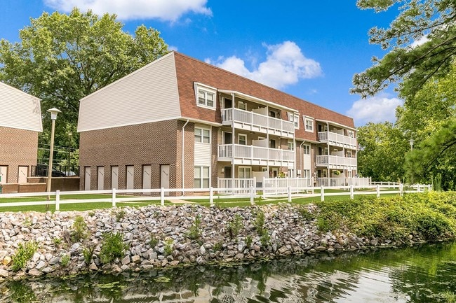 Chartwell Over The Rocks - Chartwell