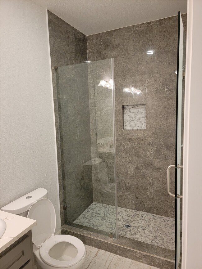 Photo - 8203 Oak Knoll Ln Unit B