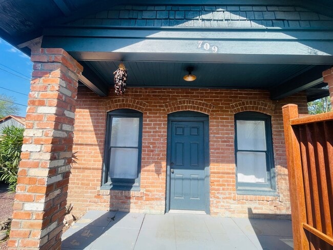 COMING SOON! 1 Bed / 1 Bath Cottage in U o... - COMING SOON! 1 Bed / 1 Bath Cottage in U o... Apartment