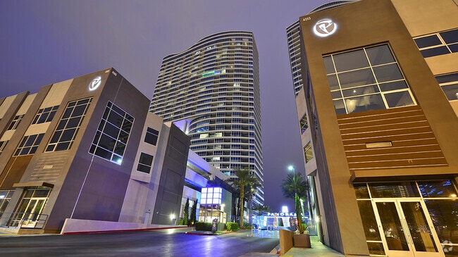 Building Photo - Panorama Towers T2, 104- Pool Views from t... Rental