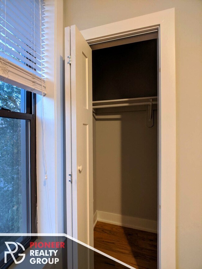 Photo - 629 W Oakdale Ave