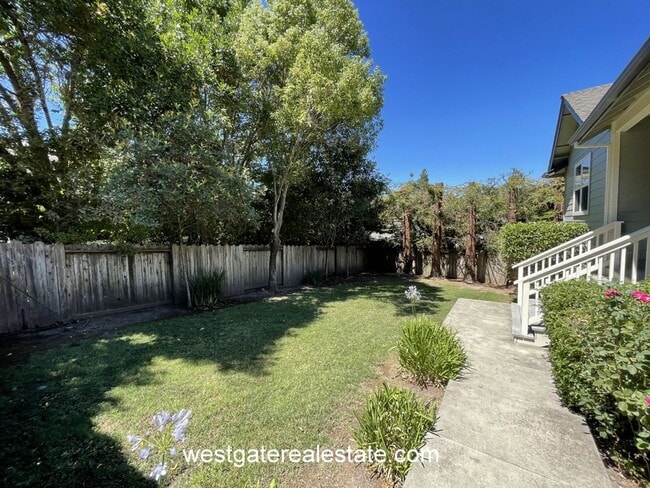 Photo - 786 El Paseo Dr