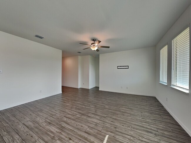 Photo - 5604 Elwood Dr