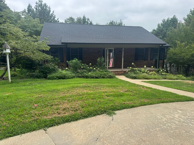 Building Photo - 3BR/3.5BA plus bonus Full-Brick Ranch with... Rental