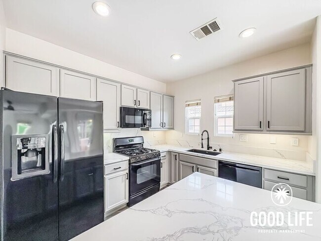 Photo - 1446 Clearview Way