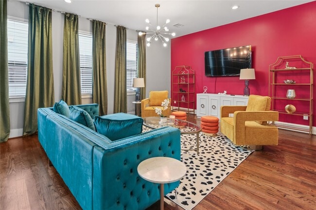 Photo - 2105 Hadley St