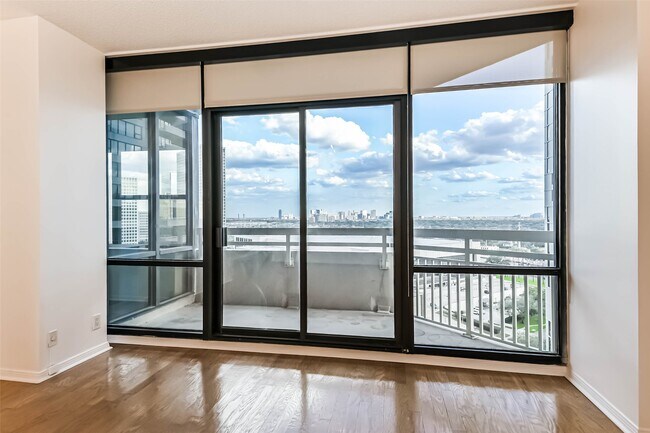 Building Photo - 14 Greenway Plz Unit 15N