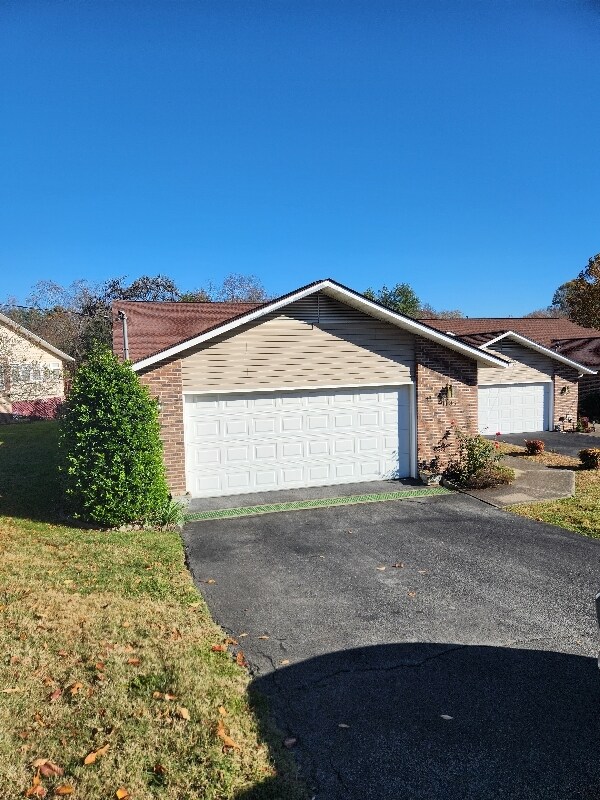 Photo - 1105 Estate Dr