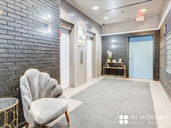 Photo - Great downtown location!