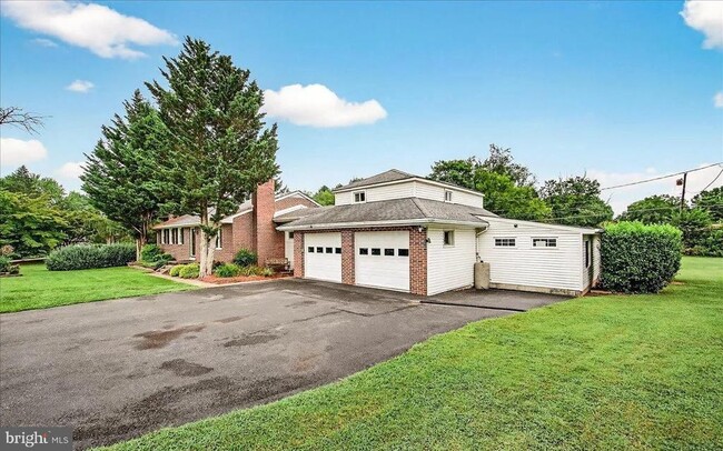 Photo - 7203 Peekskill Dr