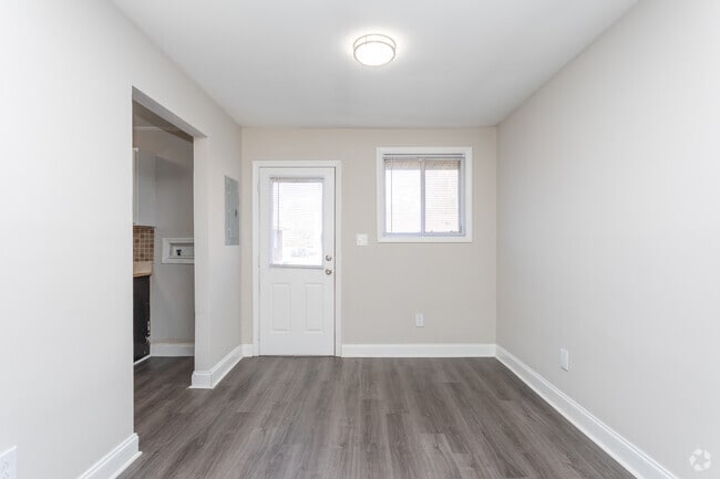 3BR, 1BA - 984SF - Dining Area