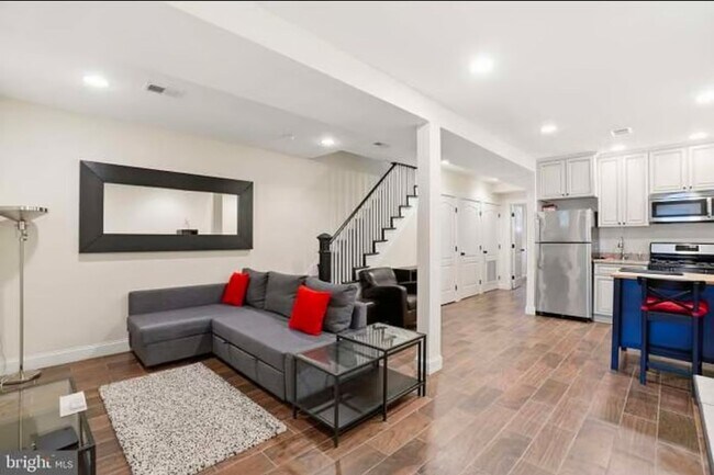 813 Delafield Pl NW Unidad B