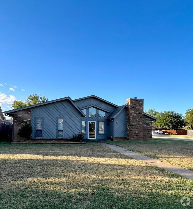 Building Photo - Charming Sunny Home in West Edmond!