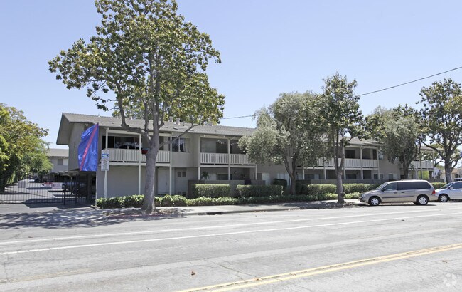 Baywood Apartments