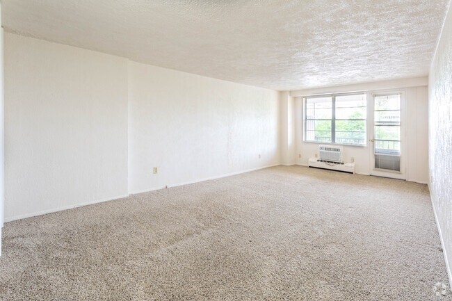 Studio, 1 BA - 600 SF - Fountain Place Apartments