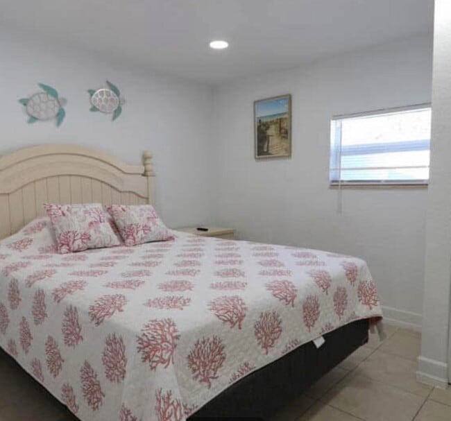 Photo - 701 SE Bahama Ave