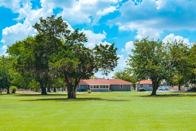 Building Photo - 1011 E Wintergreen Rd