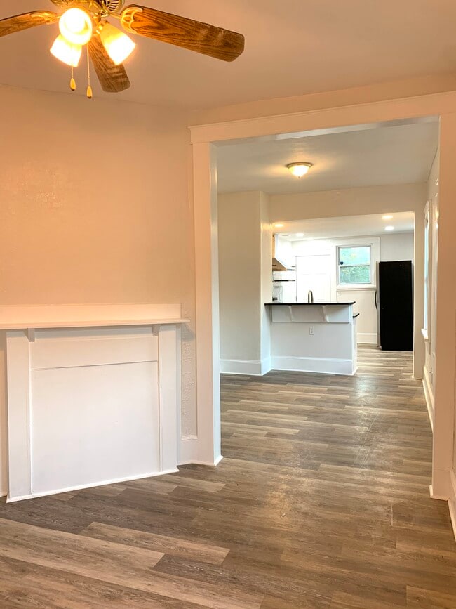 Photo - 1605 Grove St
