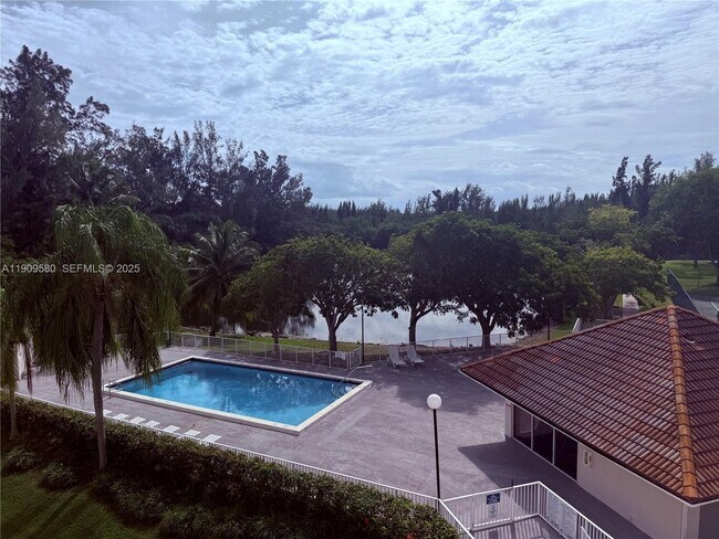 Building Photo - 8200 SW 210th St Unit 311