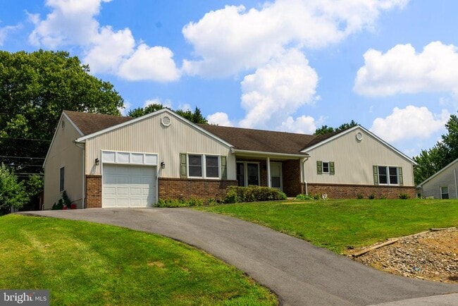 Building Photo - 13929 Green Mountain Dr Rental
